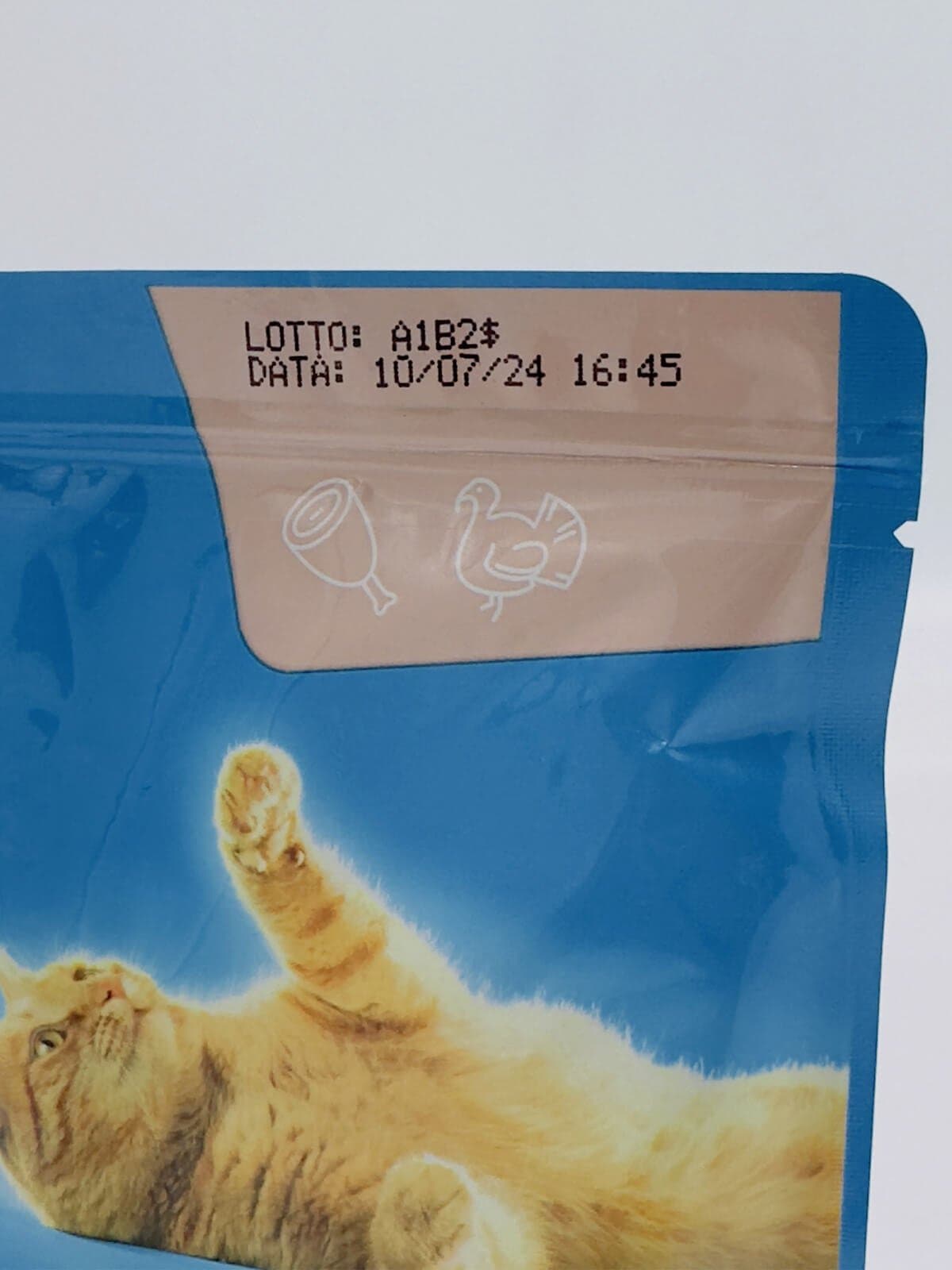 Marcatura su sacchetto di cibo umido per gatti con tecnologia a getto di inchiostro continuo CIJ Hitachi