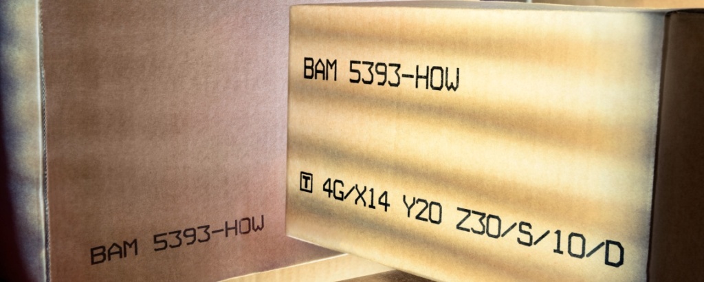 Stampa su scatola avana con marcatore a getto di inchiostro continuo Hitachi Serie UX-D860W doppio ugello
